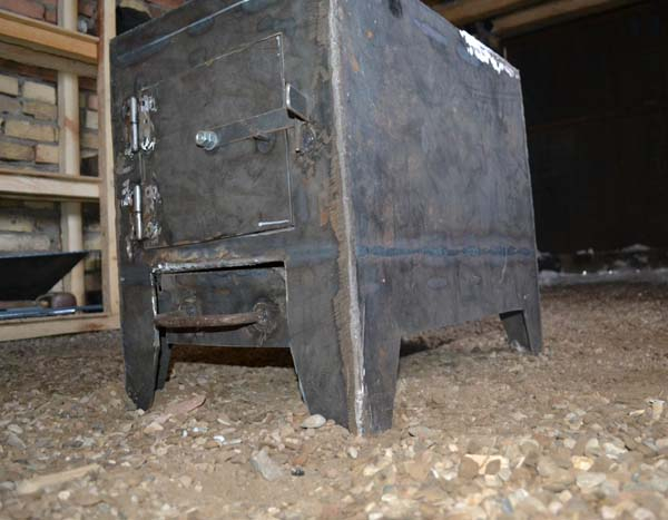 Самодельная буржуйка с варочной плитой (18 фото + описание) Самодельная буржуйка с варочной плитой (18 фото + описание)