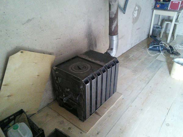 Самодельная буржуйка с варочной плитой (18 фото + описание) Самодельная буржуйка с варочной плитой (18 фото + описание)