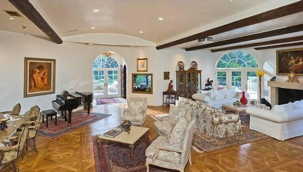 Дом Арнольда Шварценеггера: где живет железный Арни? Дом Арнольда Шварценеггера: где живет железный Арни?