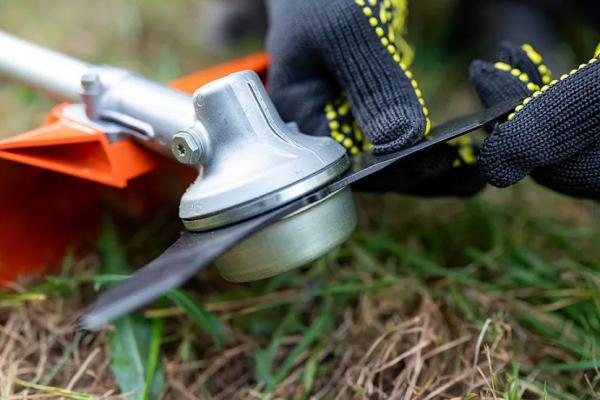 Как правильно установить диск на триммер Патриот