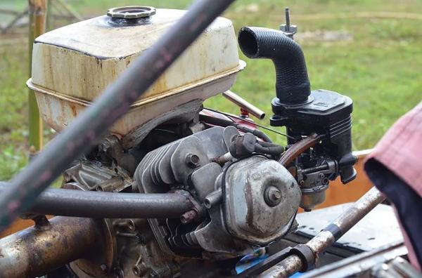 Какое масло заливать в культиватор: советы по выбору и замене