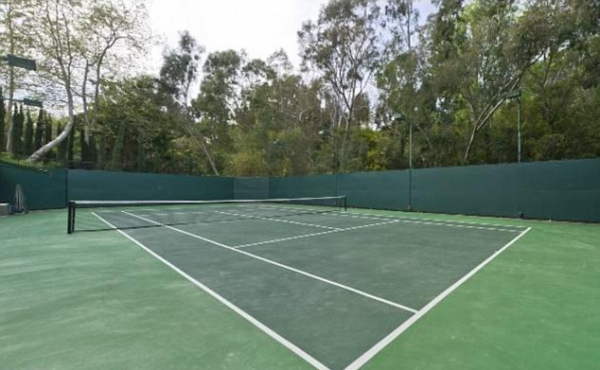 Дом Арнольда Шварценеггера: где живет железный Арни? Дом Арнольда Шварценеггера: где живет железный Арни?