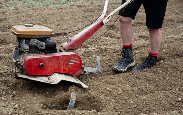 Какое масло заливать в культиватор: советы по выбору и замене