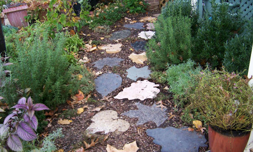 Деревянные дорожки на даче своими руками: популярные материалы изготовления Деревянные дорожки на даче своими руками: популярные материалы изготовления