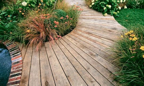 Деревянные дорожки на даче своими руками: популярные материалы изготовления Деревянные дорожки на даче своими руками: популярные материалы изготовления