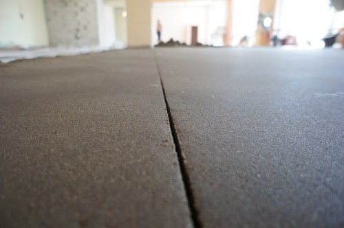 Деформационные швы в стяжке пола: нарезка, герметизация